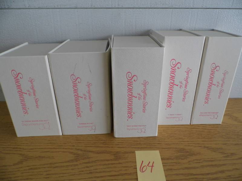 lot 64 image: Snowbunnies