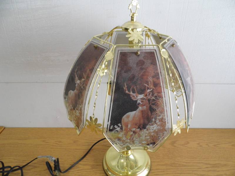 lot 70 image: Deer Touch Lamp