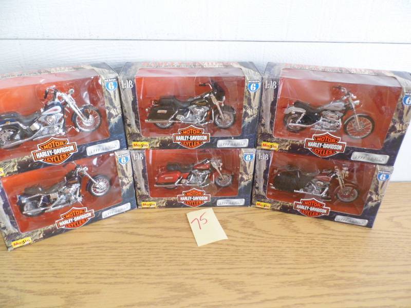 lot 75 image: Harley Davidson Die Cast Models