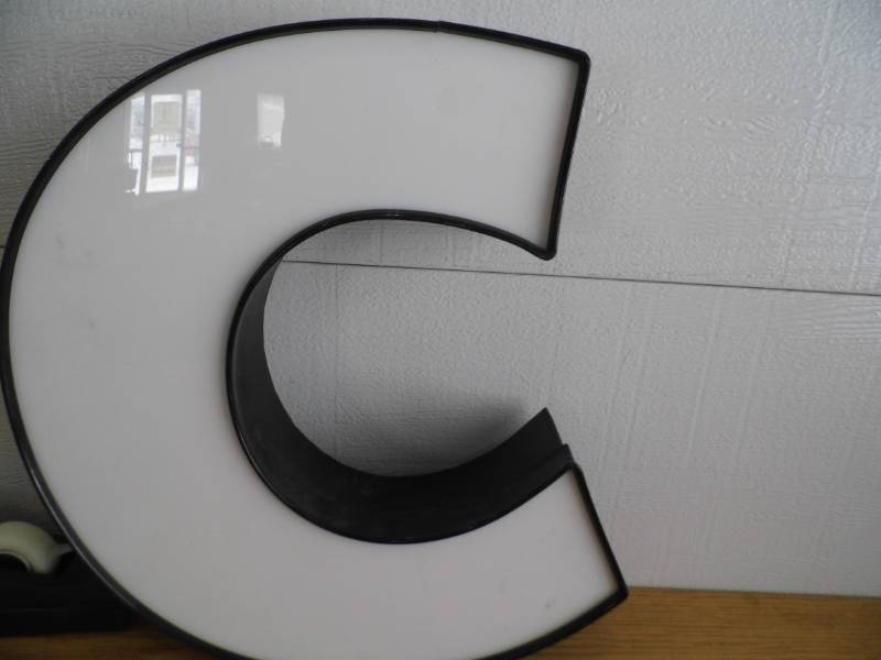lot 82 image: LED Letter C