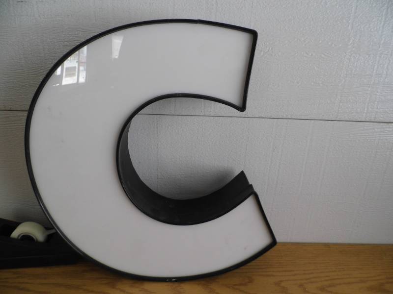 lot 83 image: LED Letter C