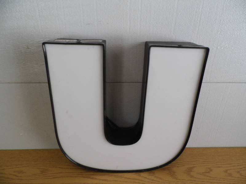lot 85 image: LED Letter U
