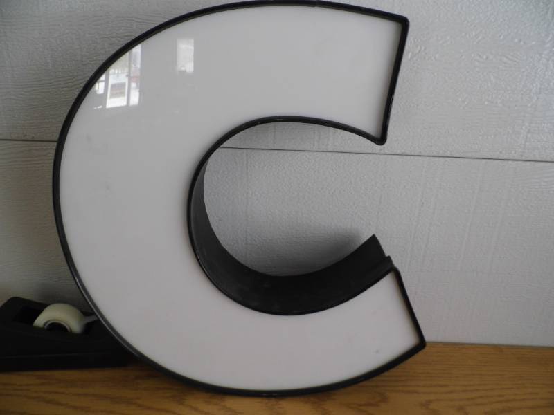 lot 84 image: LED Letter C