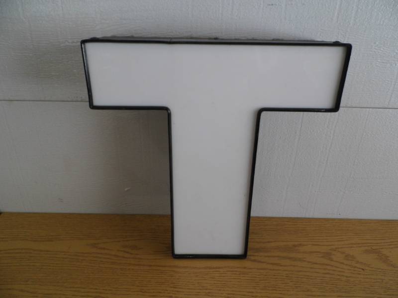 lot 89 image: LED Letter T