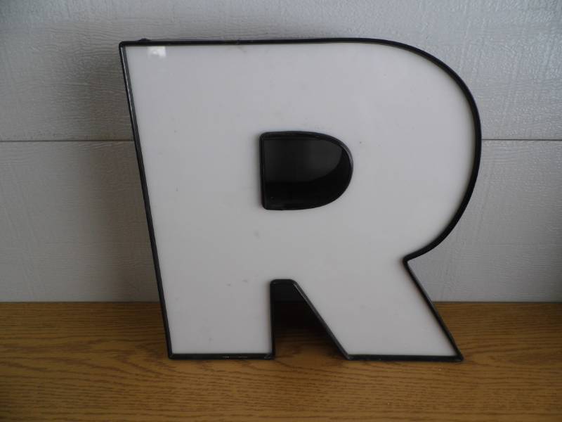 lot 93 image: LED Letter R