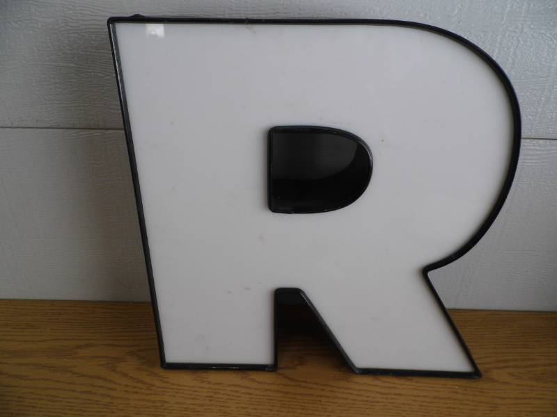 lot 94 image: LED Letter R