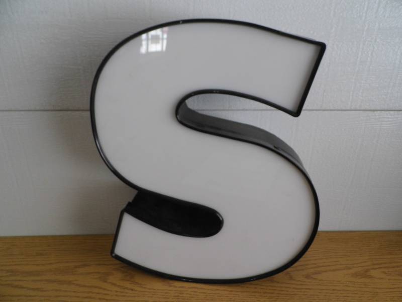 lot 96 image: LED Letter S