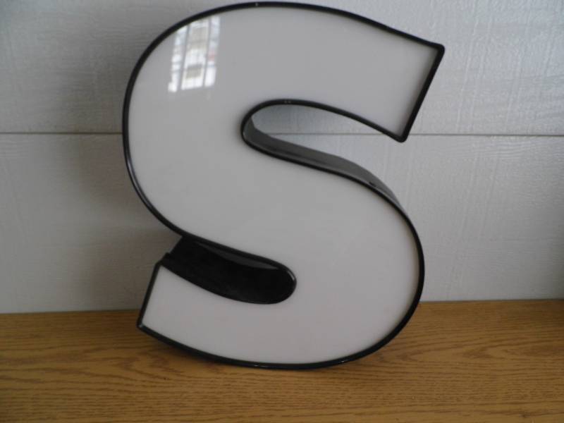 lot 97 image: LED Letter S