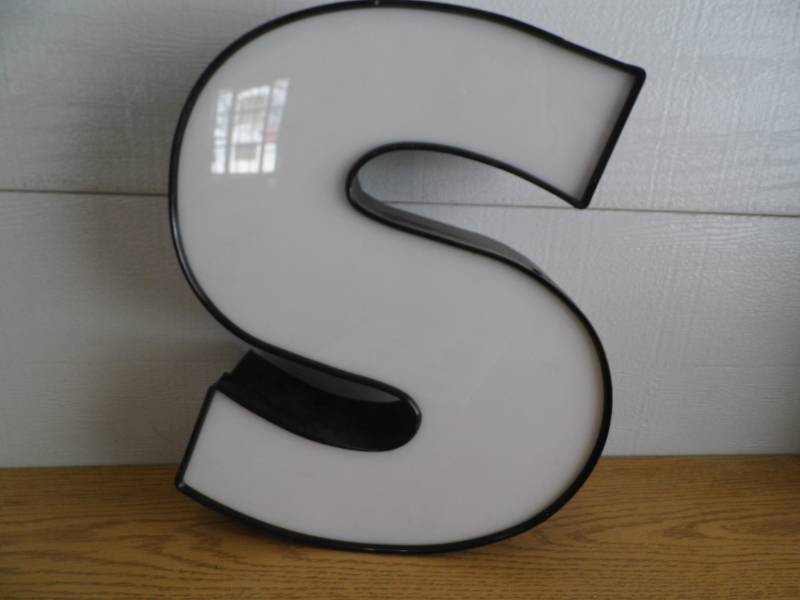 lot 98 image: LED Letter S