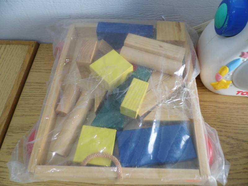 lot 114 image: Toys - Dcor