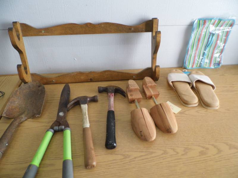 lot 117 image: Tools - Gun Rack