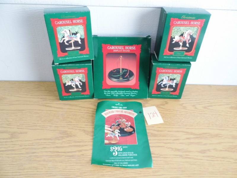 lot 124 image: Hallmark Ornaments