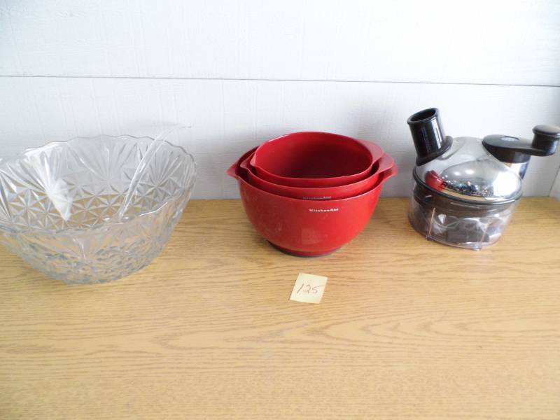 lot 125 image: Punch Bowl  - New Kitchen Chopper - Bowls