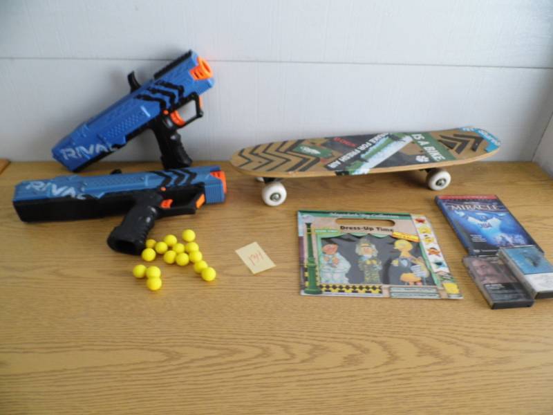 lot 134 image: Skateboard - Soft Guns