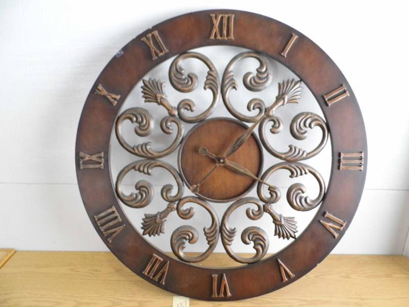 lot 137 image: Clock