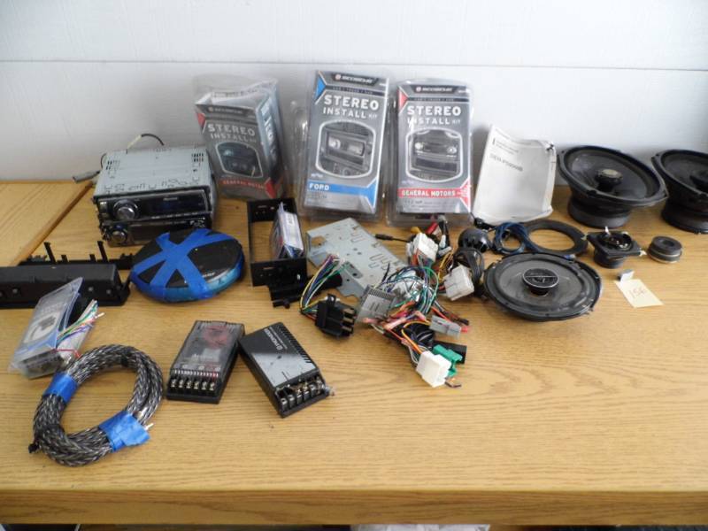 lot 156 image: Car Stereos - Parts