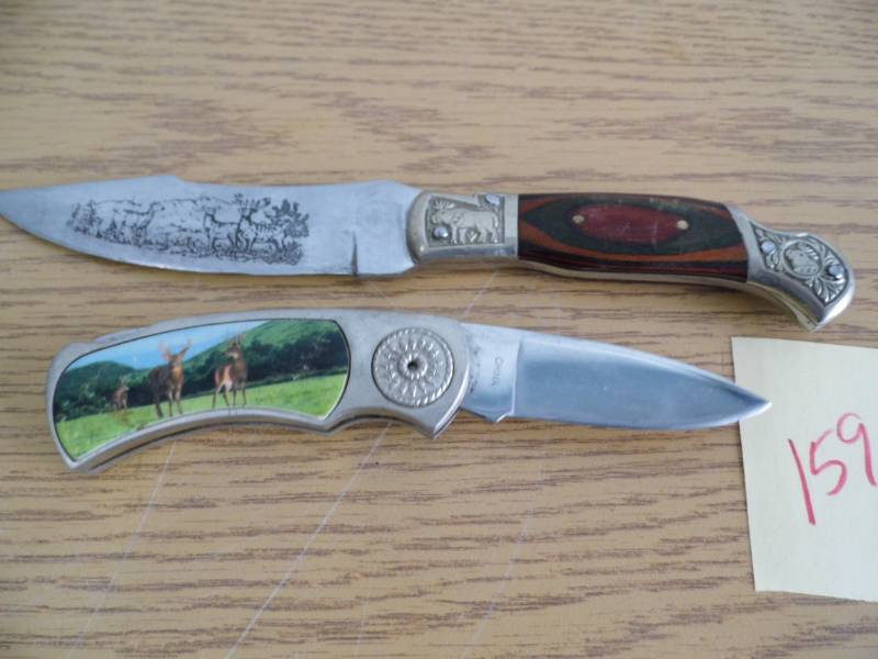 lot 159 image: Lot of 2 Knives