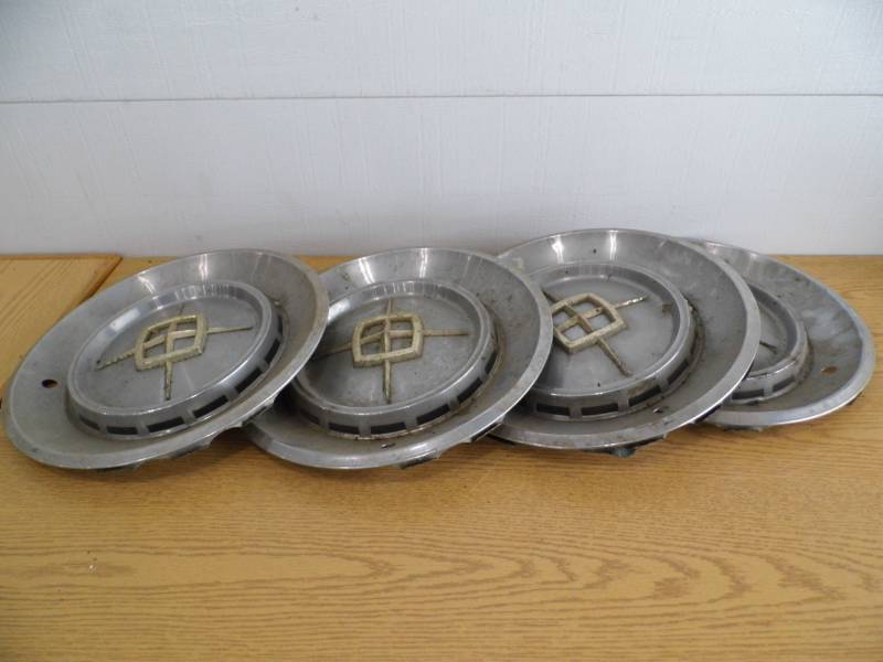 lot 169 image: Lot of 4 Hubcaps
