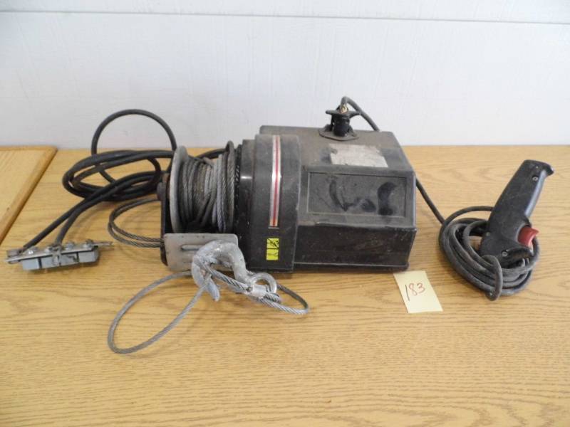 lot 183 image: Electric Winch