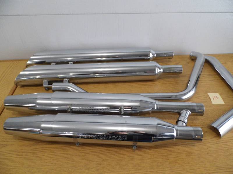 lot 186 image: Harley Davidson Exhaust Pipes