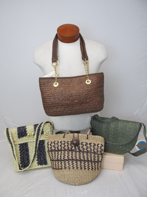 lot 43 image: Group of 4 Womens Woven Purses