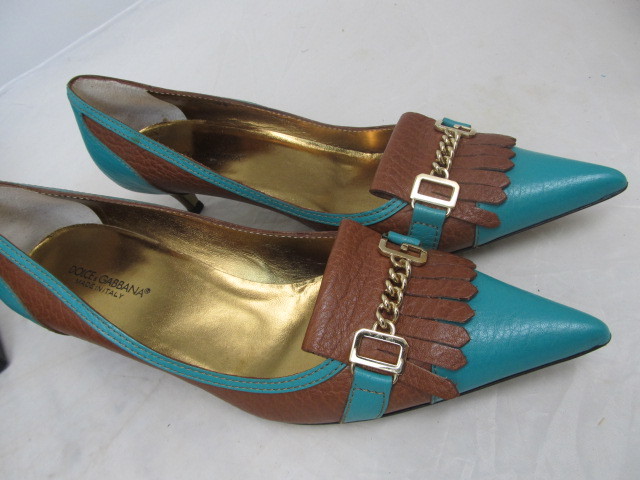 lot 13 image: DOLCE & GABBANA Pointed Toe Kitten Heel Pump - Turquoise & Brown Gold Logo Hardware - Sz 40