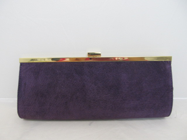 lot 84 image: Beautiful Deep Purple Velvety Clutch Purse w Gold Clasp