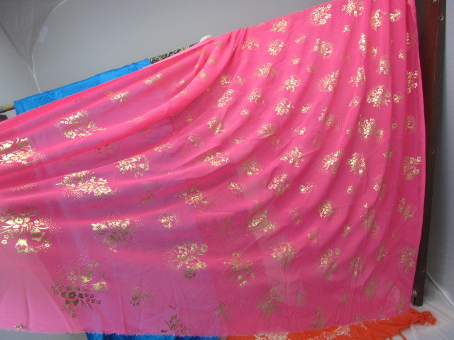 lot 119 image: Womens Extra Large Fashion ScarvesWraps