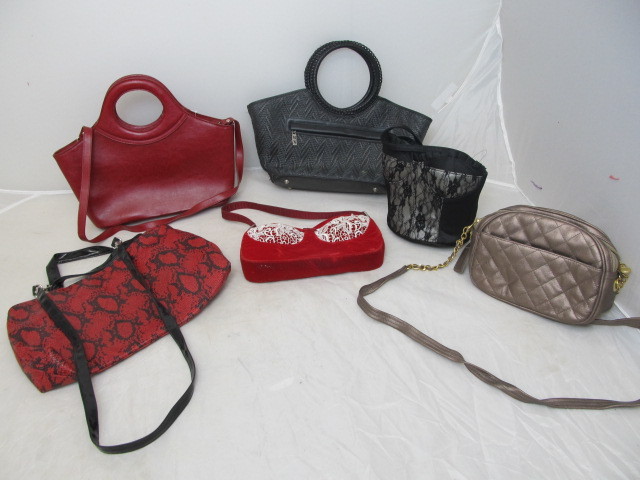 lot 140 image: Lot of Used Handbags & Purses
