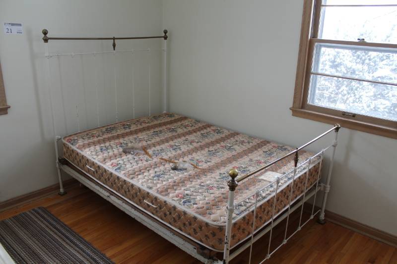 lot 21 image: Metal Frame 4-Brass Ball Post Bed with Mattress
