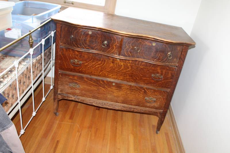 lot 11 image: Rolling Wood 4-Drawer Dresser