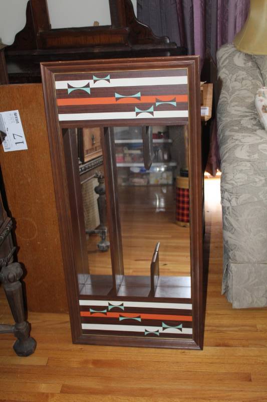 lot 27 image: Mirror Shadow Box