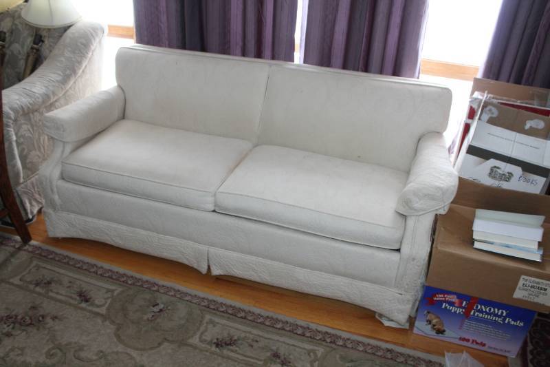 lot 18 image: Living Room Couch