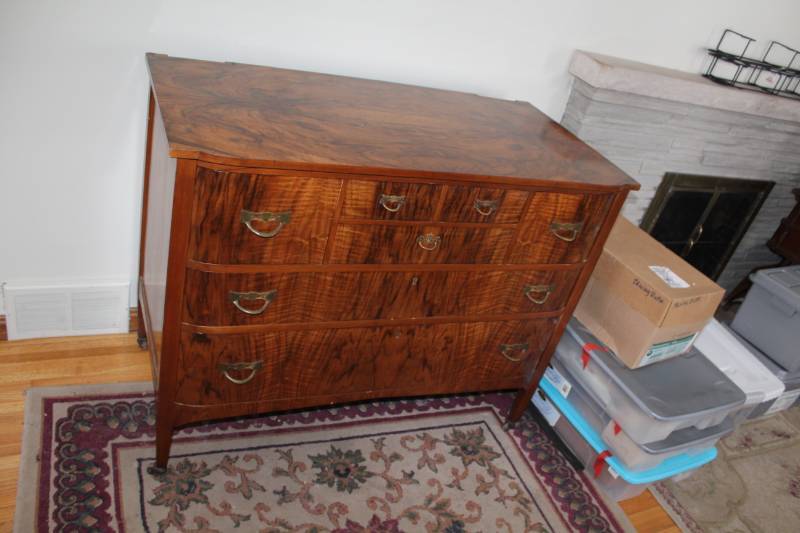 lot 9 image: Wood 7-Drawer Dresser