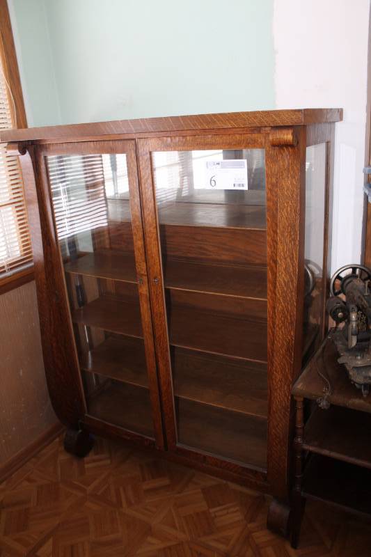 lot 6 image: Wood 2-Glass Door 5-Shelf Hutch