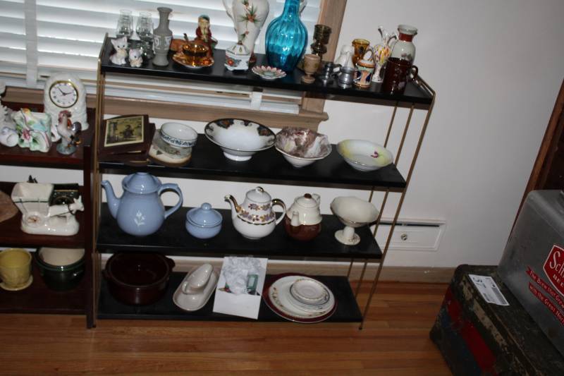 lot 45 image: 4-Shelf Display Bookshelf