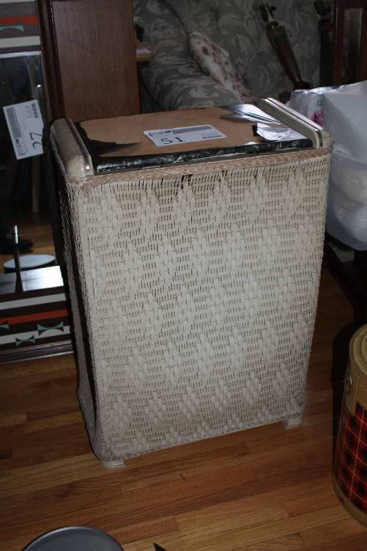 lot 51 image: Clothes Hamper