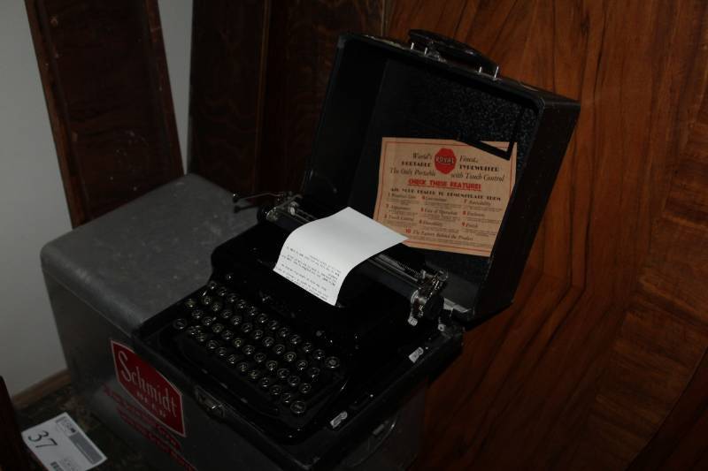 lot 56 image: Royal Vintage Portable Typewriter with Touch Control