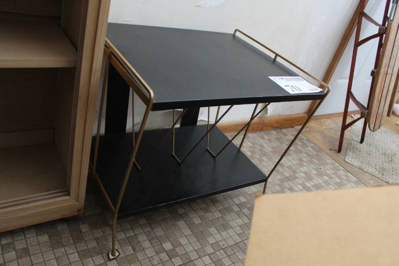 lot 70 image: Metal 2-Tier Table