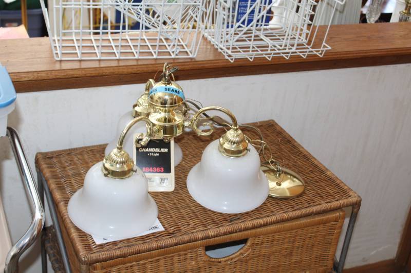 lot 76 image: Sears 3-Light Chandelier