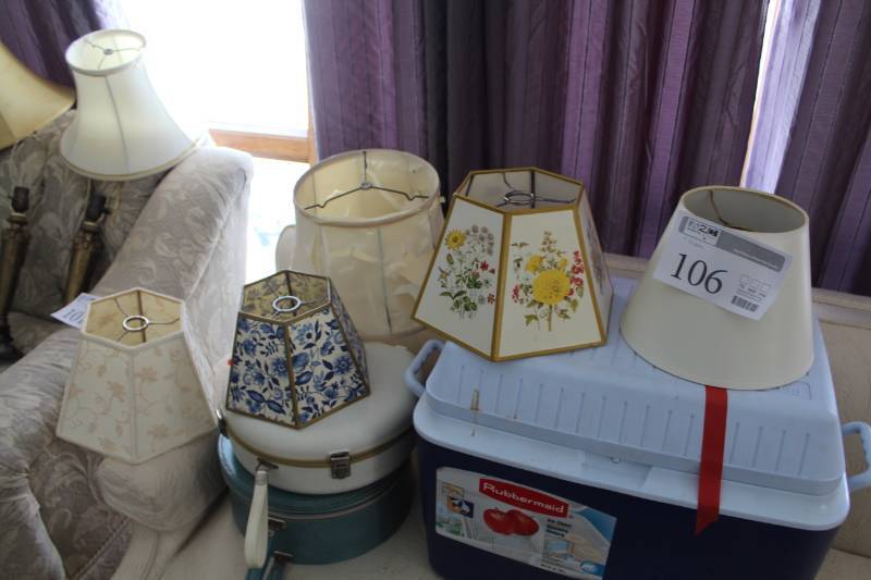 lot 106 image: Table Lamp Light Shades
