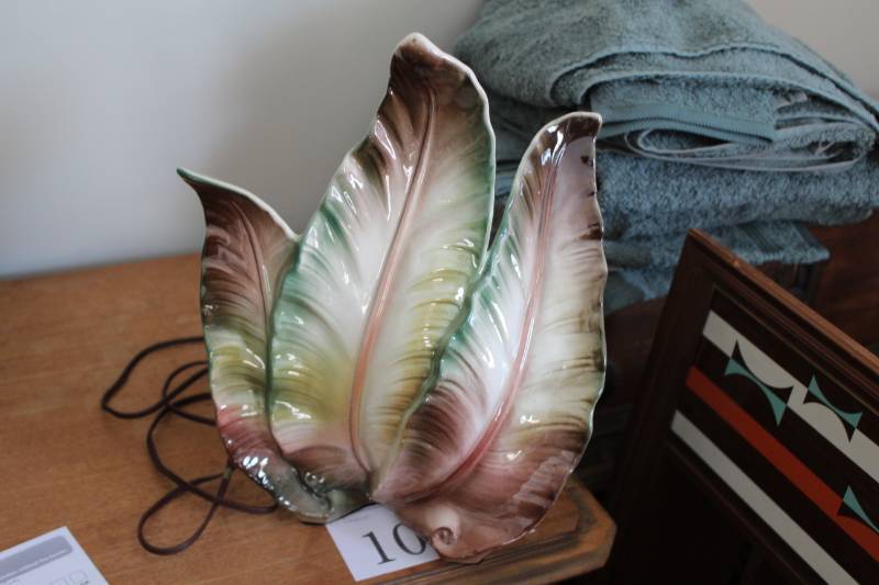 lot 103 image: Flower Table Lamp