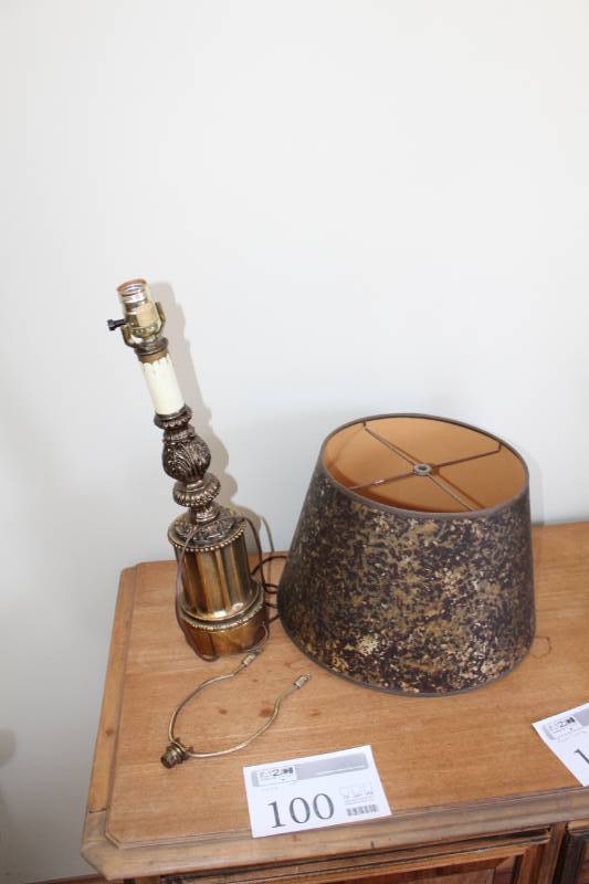 lot 100 image: Table Lamp