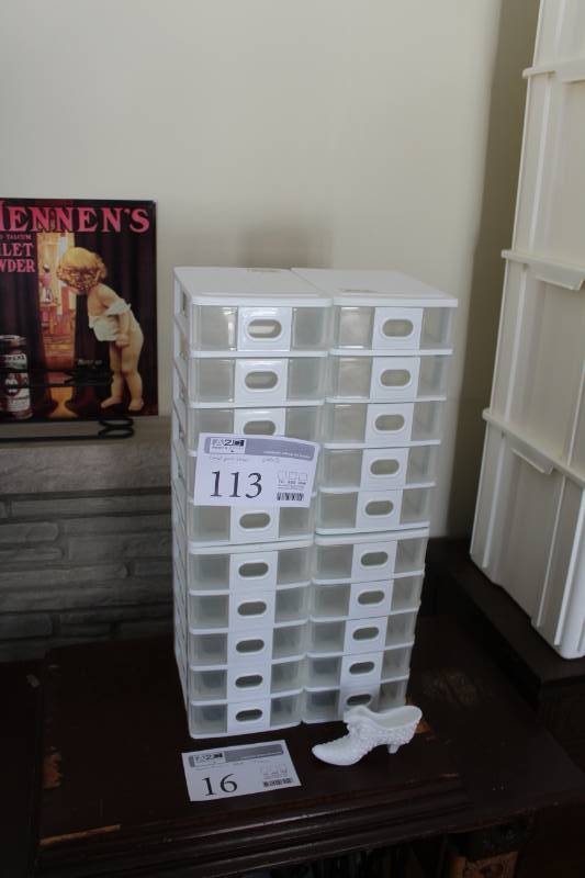 lot 113 image: Plastic 5-Drawer Shoe Storage Bins