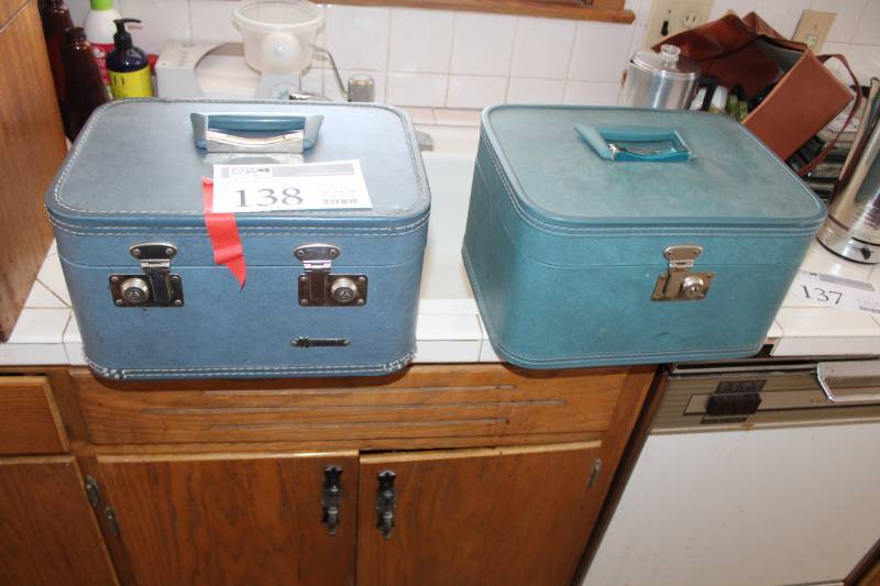 lot 138 image: Womens Make-up Cases