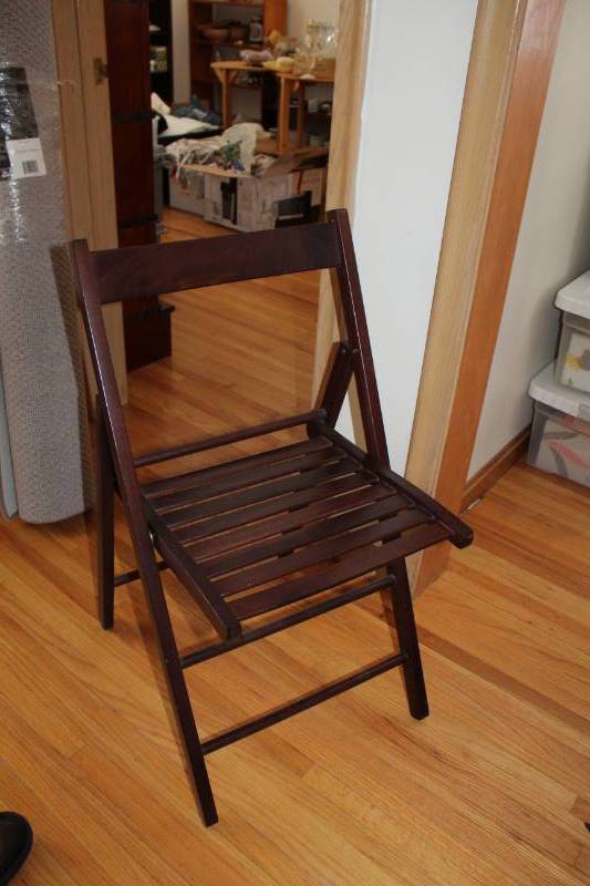 lot 143 image: Wood Folding Chair