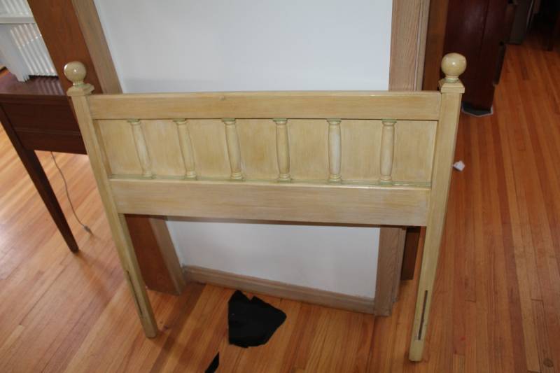 lot 142 image: Single Size Wood Bed Footboard