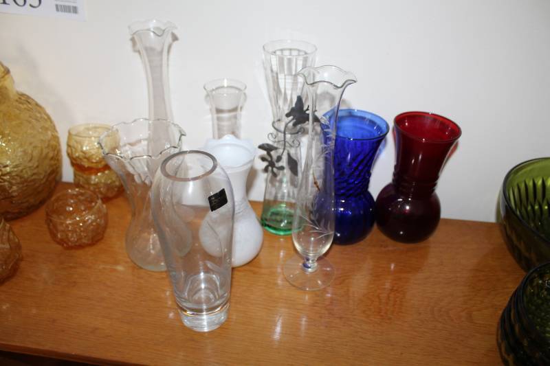 lot 164 image: Glass Table Vases