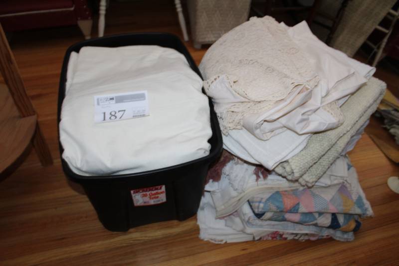 lot 187 image: Blankets