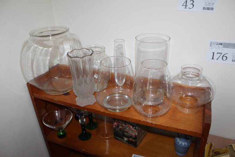 lot 176 image: Glass Vases, Glass Fish Bowl